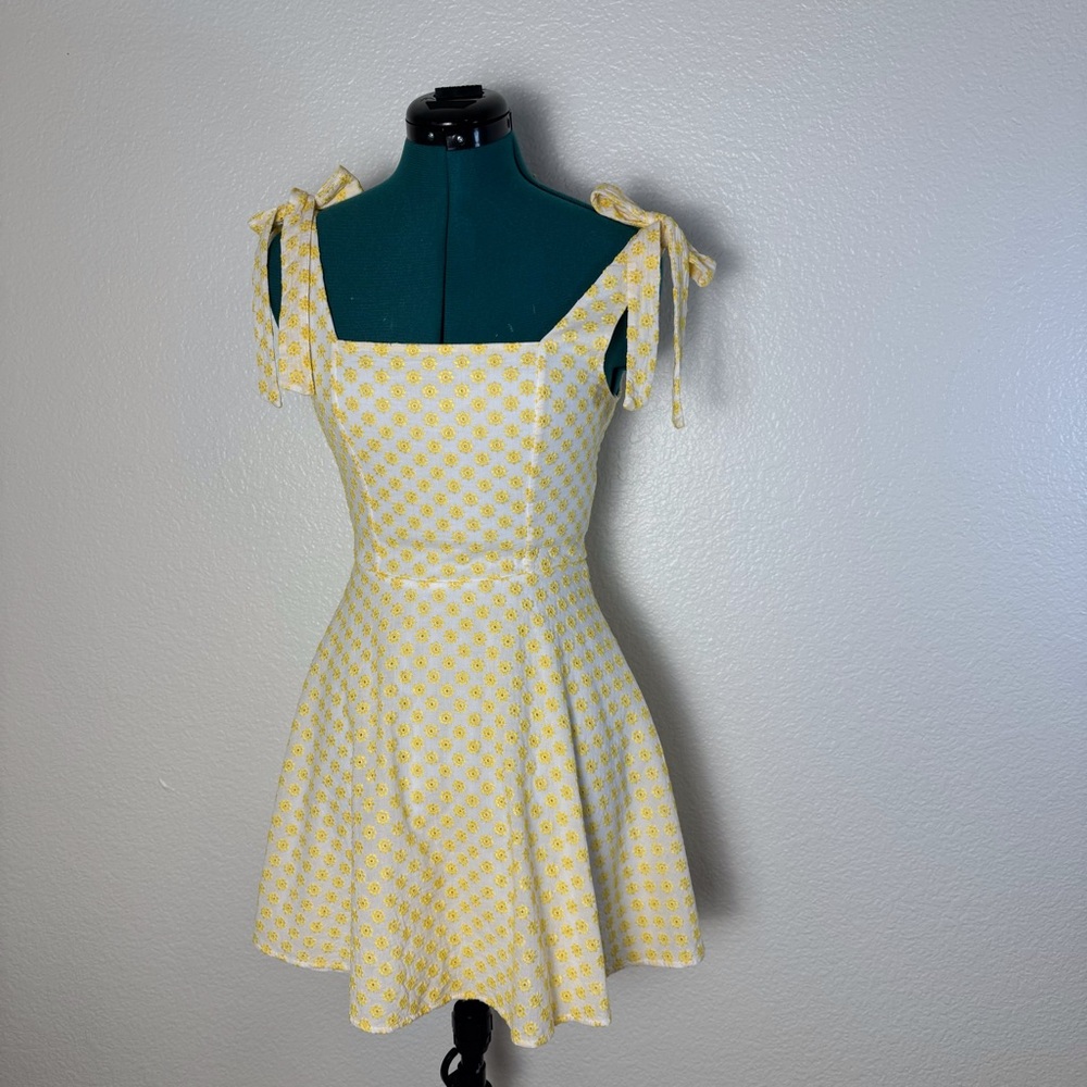 Womens Sz XS Short Dress yellow embroidered daisies bow shoulder